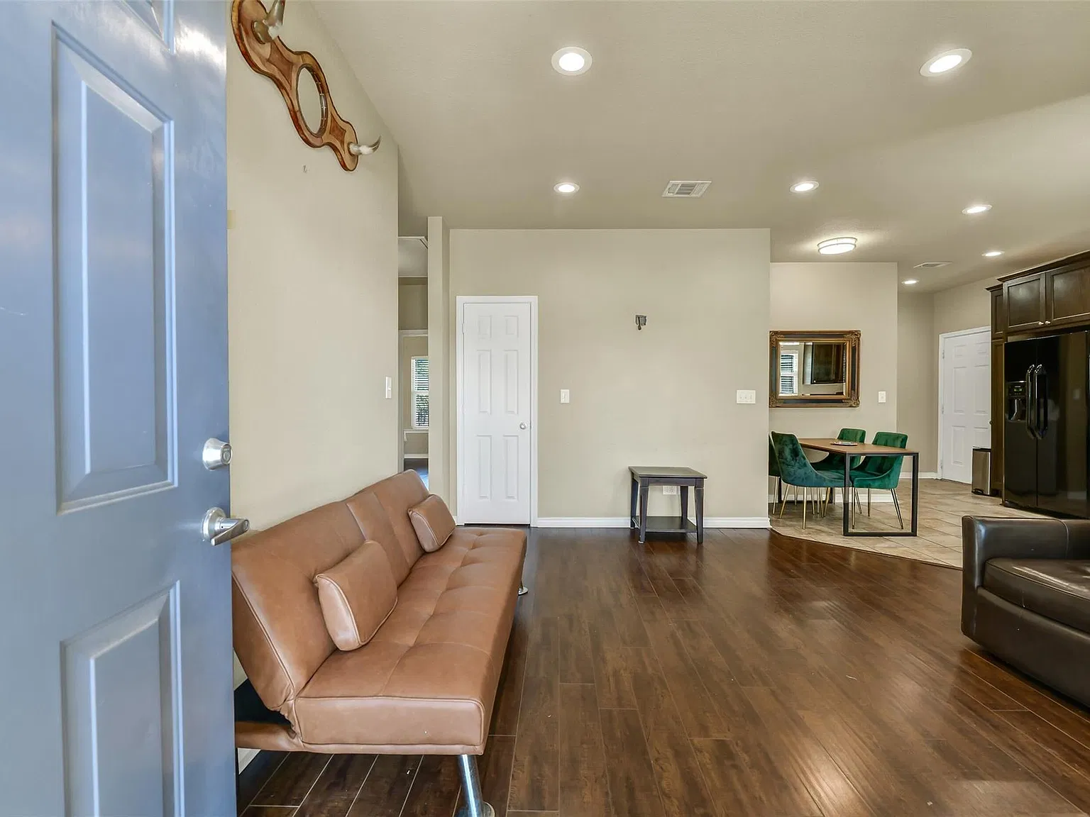 3 bed, 2.0 bath, 1210 sqft, $2,250 — Photo 4