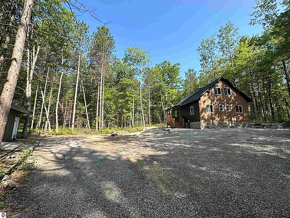 2nd image of 2599 Birchcrest Dr