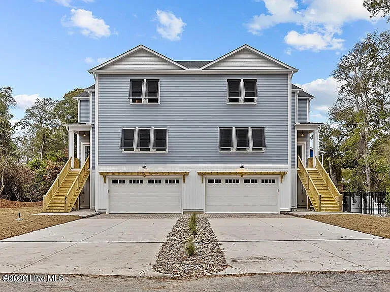 331 Live Oak St S #SOUTH — Photo 1