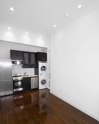 Rented by Jonis Realty | media 2