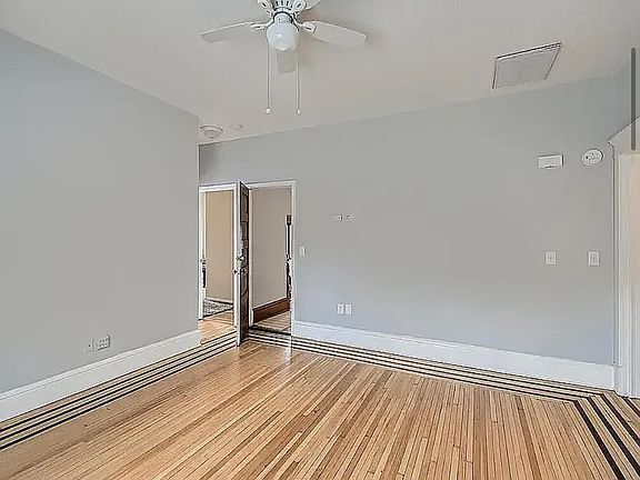 4th image of 953 24th Ave NE #2
