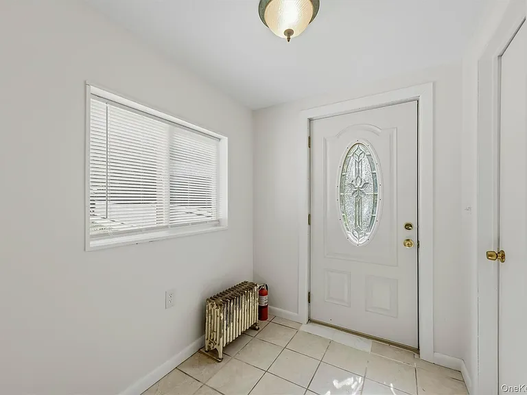 212 Center St — Photo 5