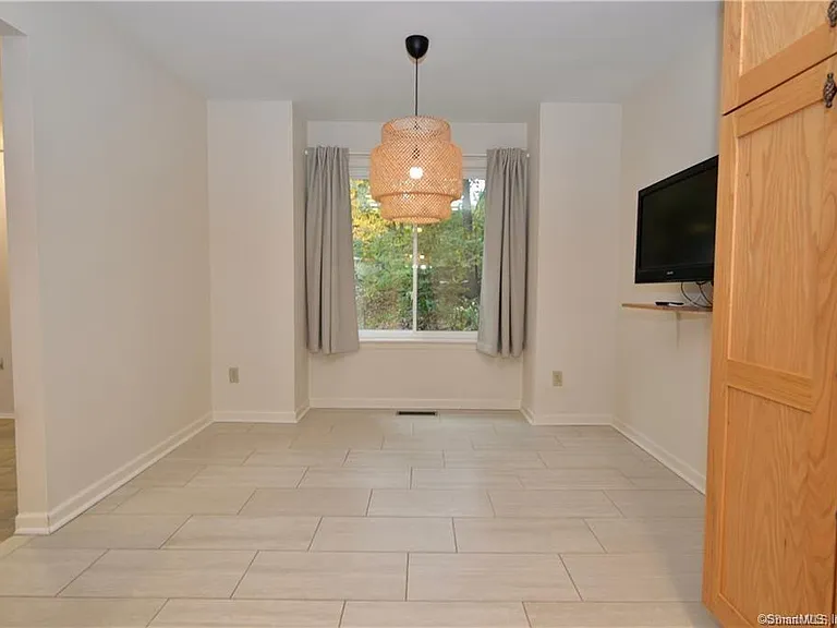 35 Homestead Rd — Photo 5
