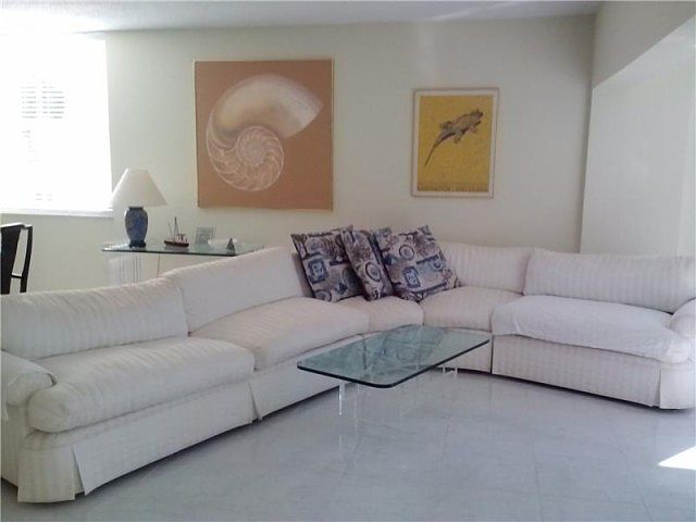 1st image of 4400 Hillcrest Dr APT 201B