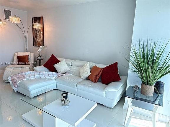 3rd image of 50 Biscayne Blvd APT 1907