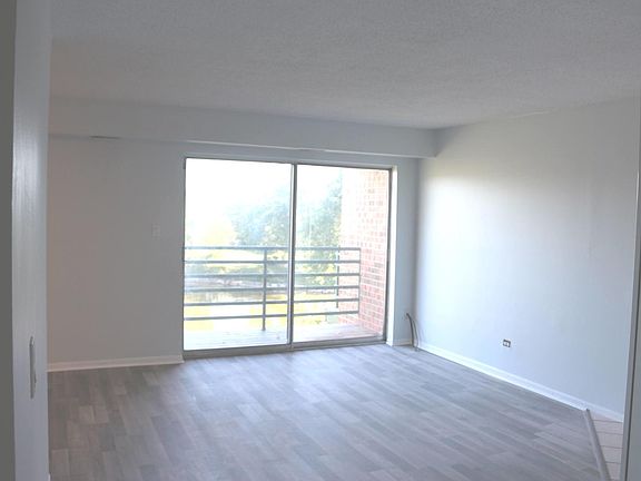 4th image of 1021 Buccaneer Dr APT 5