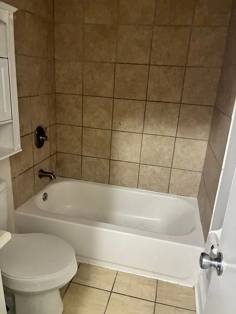 4892 — Photo 2