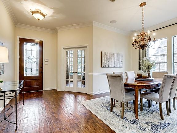 5th image of 605 York Ct