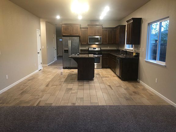 4th image of 303 Pelican Hill Ct