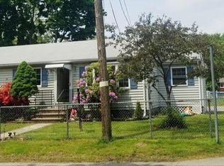 31 Dingwell St, Lowell, MA 01851