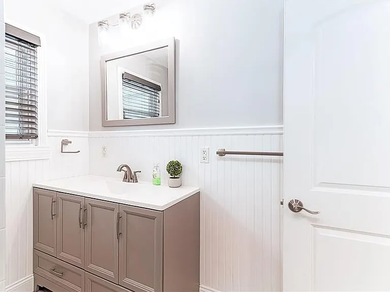 76 Crossland Rd — Photo 19