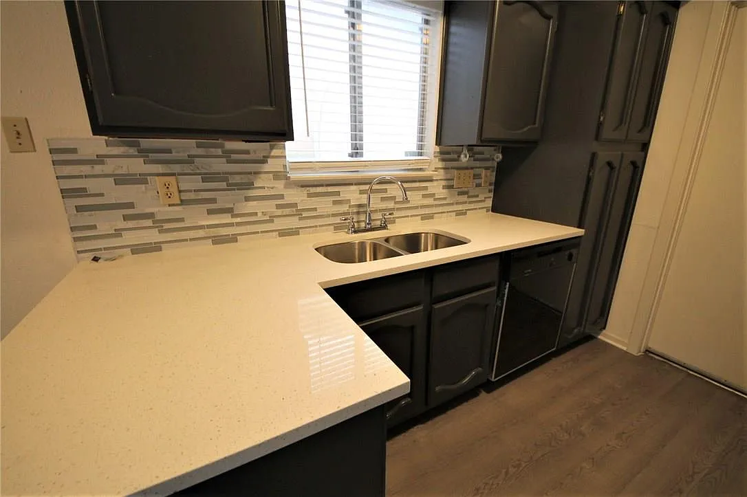 3 bed, 2.0 bath, 1461 sqft, $2,095 — Photo 4