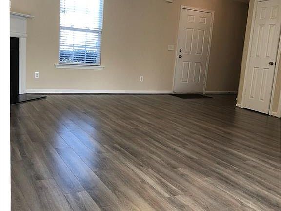 5th image of 421 Kara Ln