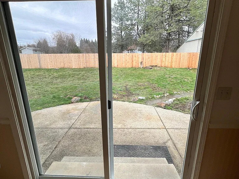 7168 N Colfax St — Photo 14