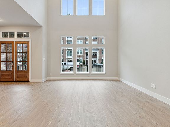 2-Story Vaulted Ceilings