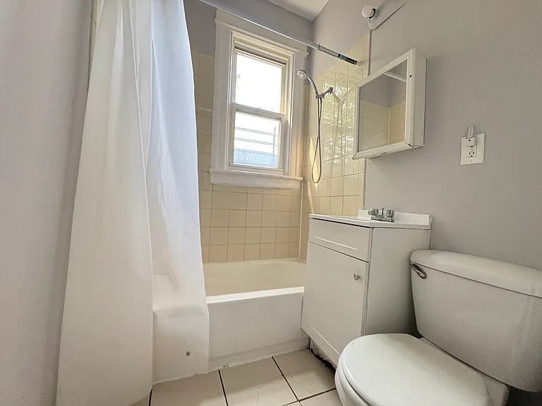 149 Wilkinson Ave #4R — Photo 6