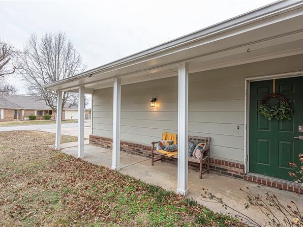 907 W Linden St, Rogers, AR 72756