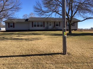 1926 Honey Creek Rd, Manchester, IA 52057