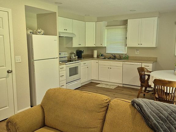 4th image of 1528 Main St
