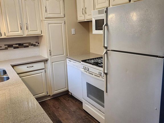 5th image of 3434 Chippewa Dr