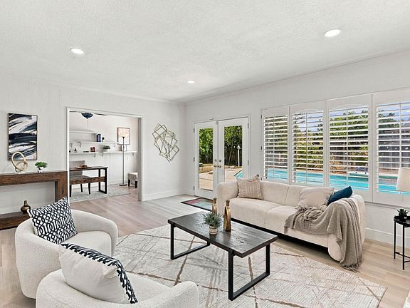 5th image of 4530 Crocus Dr