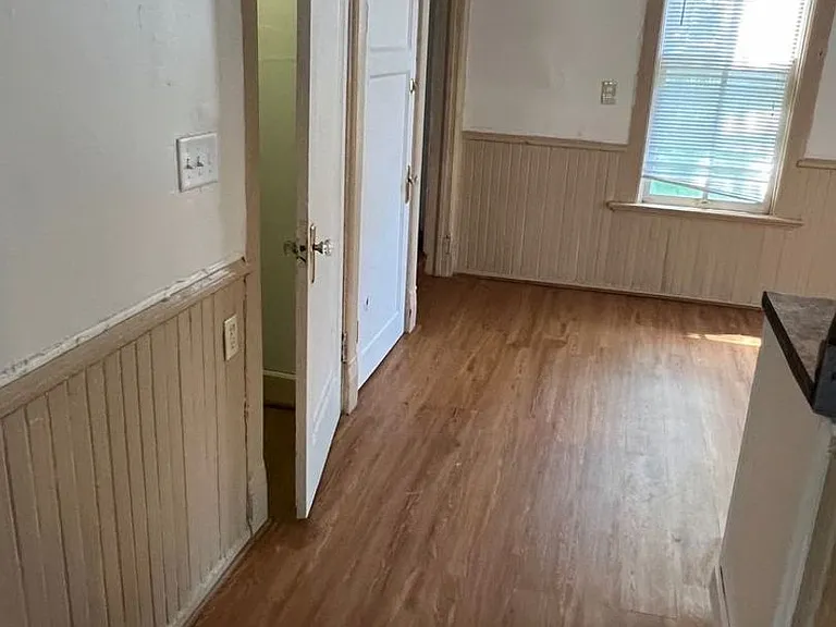 2119 W Brown St — Photo 2