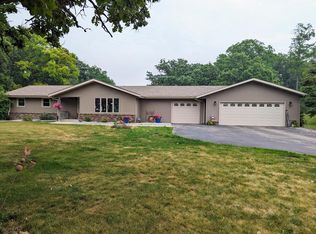 2817 Oakhurst Ln, Franksville, WI 53126