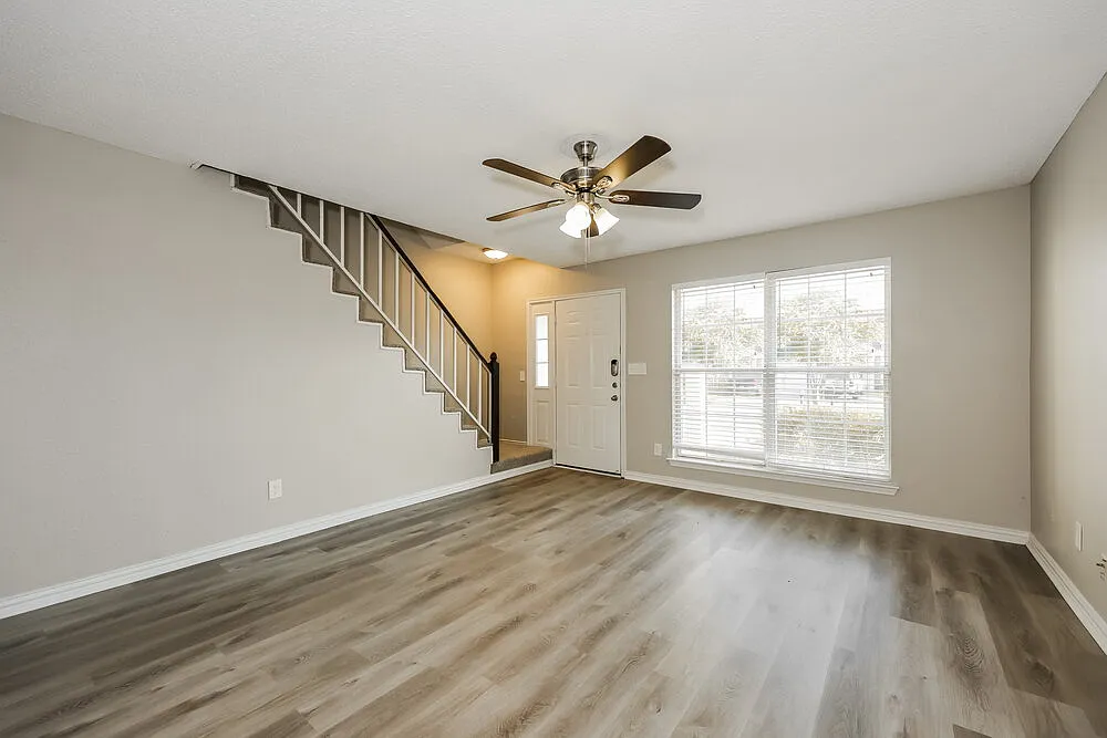 4 bed, 2.5 bath, 2159 sqft, $2,560 — Photo 4