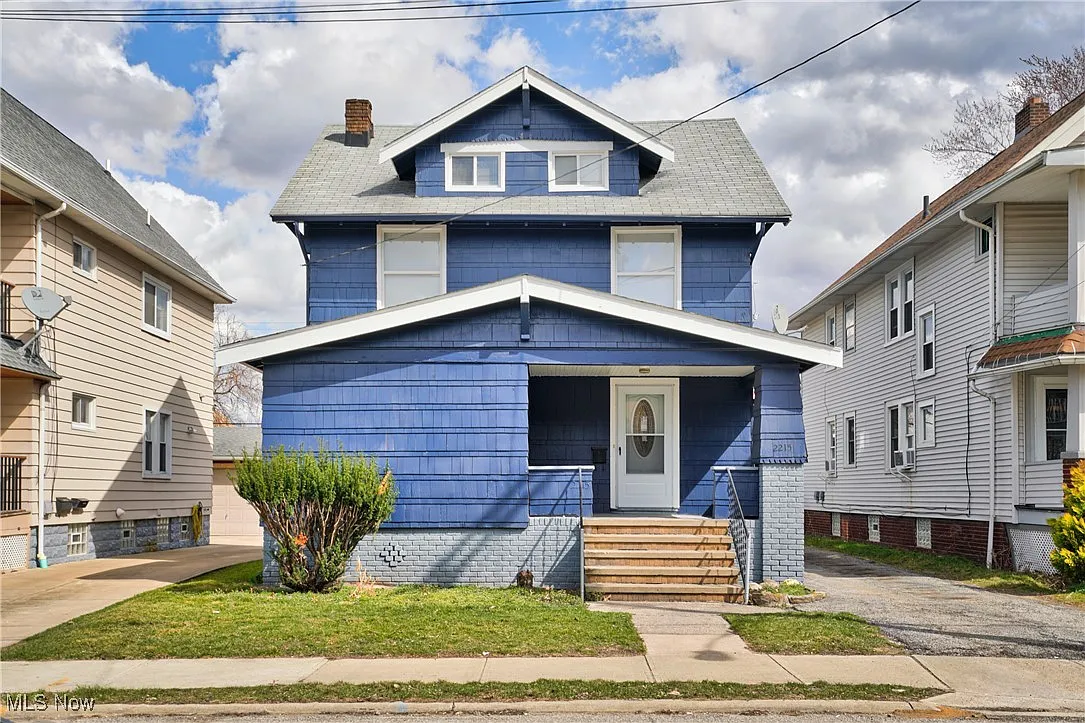 2215 W 105th St photo 1