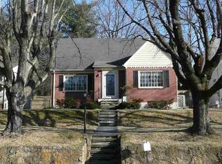 1209 Springhill Rd, Staunton, VA 24401