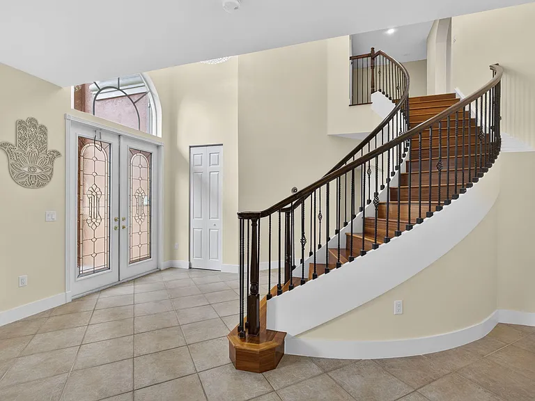 1724 Annandale Cir — Photo 12