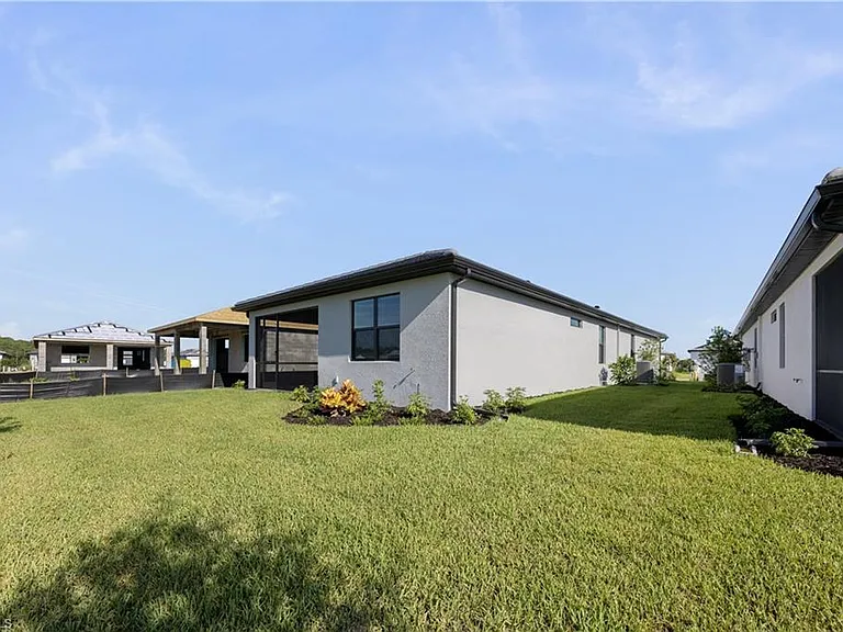 19226 Hinkley Dr — Photo 36
