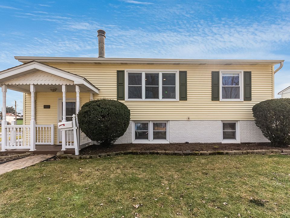 1st image of 8825 Golfview Dr