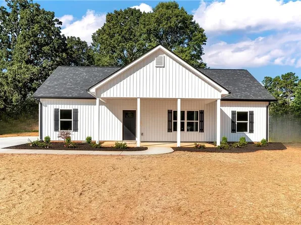 104 Tabitha Page Ln, Toccoa, GA 30577