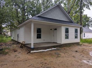 1301 N Pierce St, Washington, NC 27889