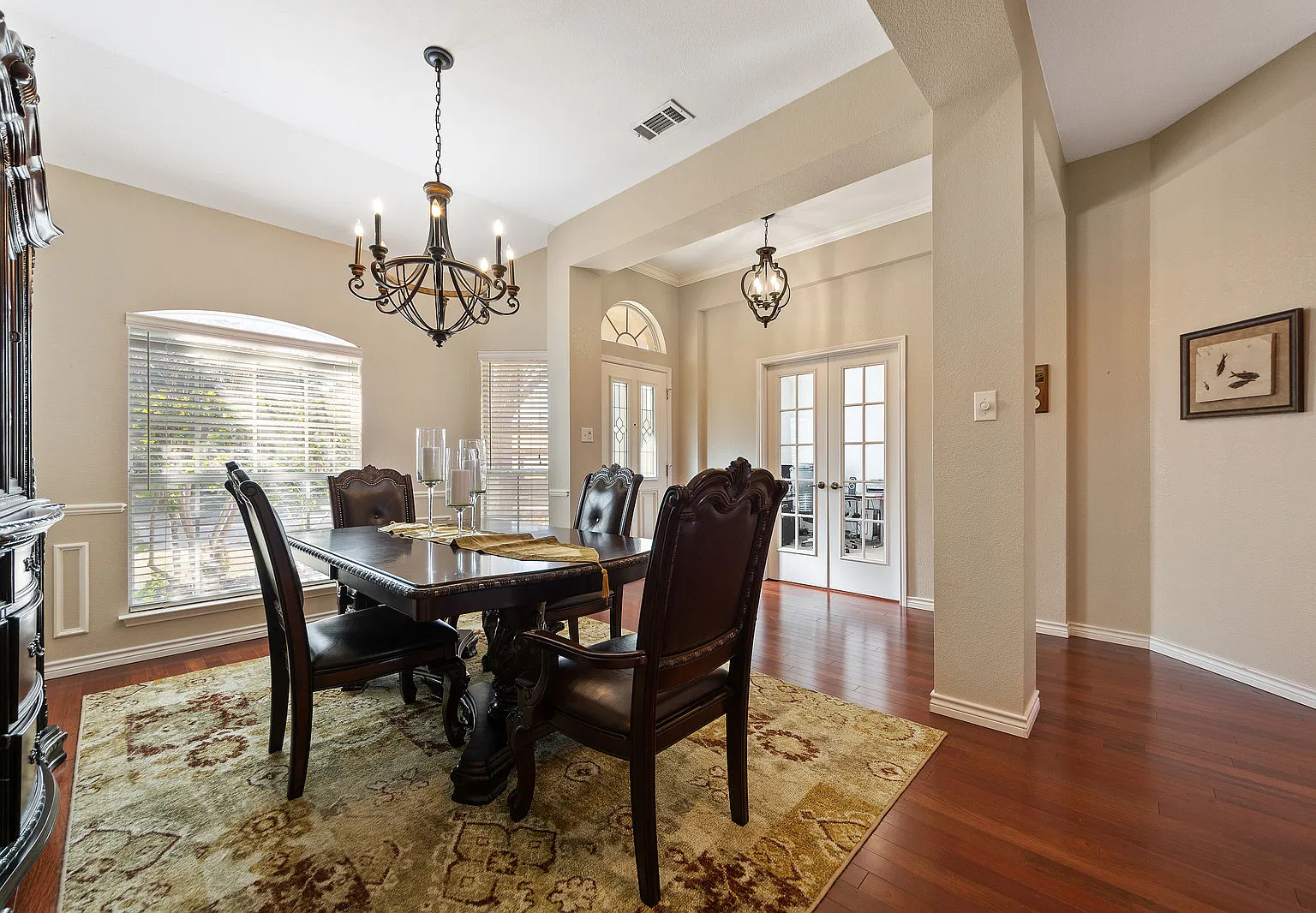 4 bed, 2297 sqft, $2,800 — Photo 3