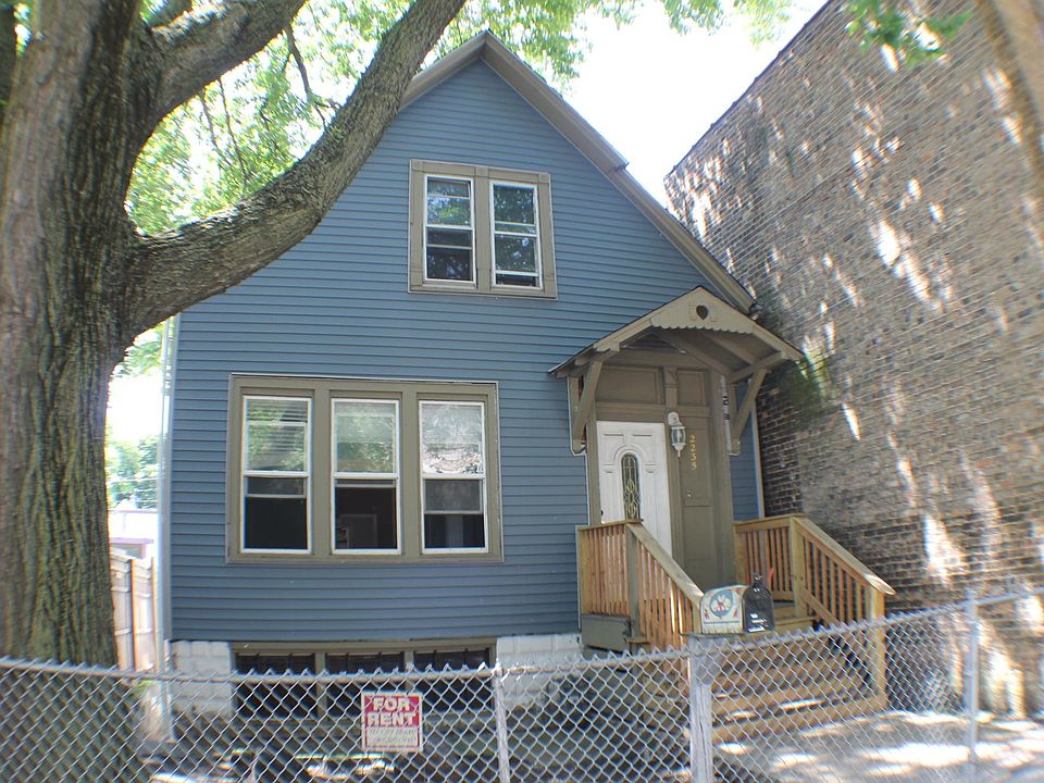 1st image of 2235 W Belmont Ave