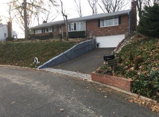 17 Reynolds Rd, Glen Cove, NY 11542