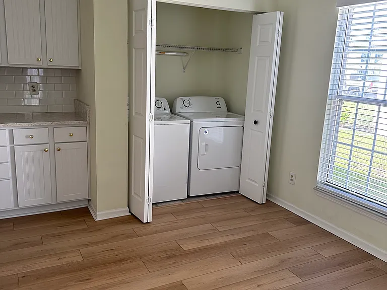 1371 Downsberry Dr — Photo 7