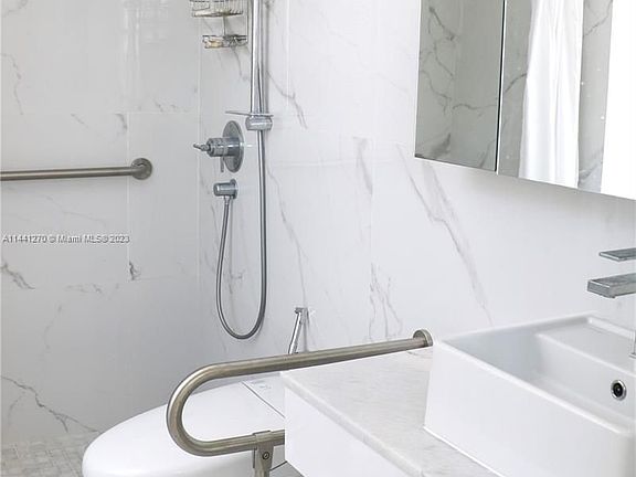 4th image of 800 Claughton Island Dr APT 1101