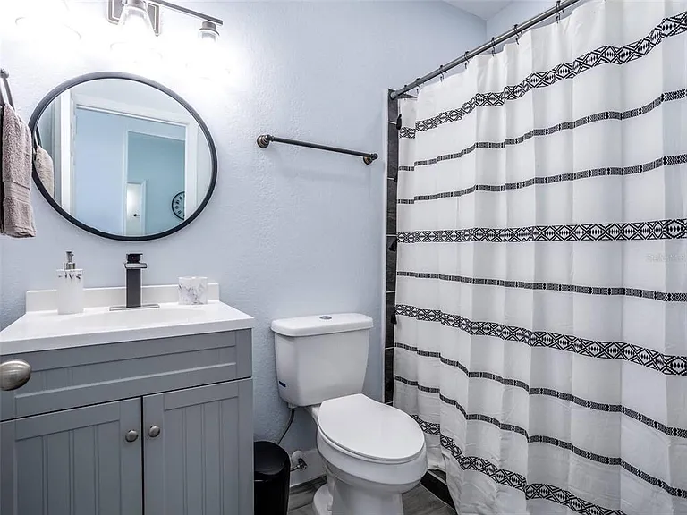 4401 Lenmore St #3 — Photo 15