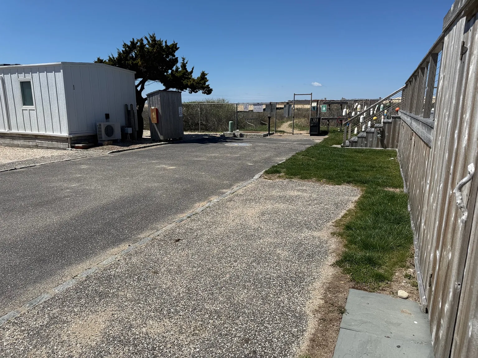 4 Units From Coveted Ditch Plains Beach — Photo 4