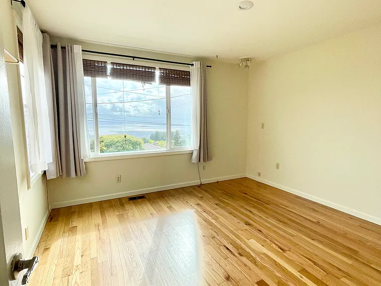 211 Cambridge Ave — Photo 16