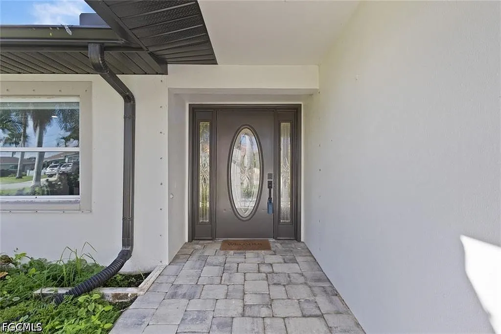 3 bed, 3.0 bath, 1894 sqft, $4,860 — Photo 1