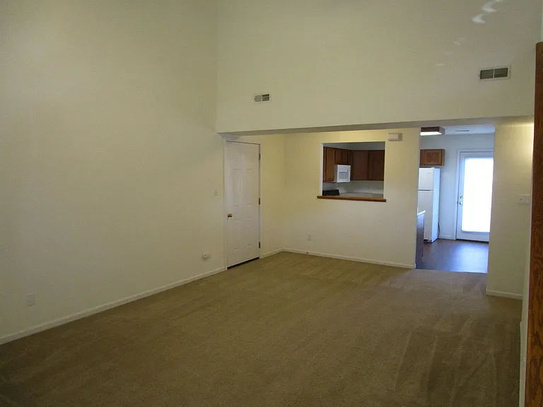 1725-1727 Louise Cir — Photo 5
