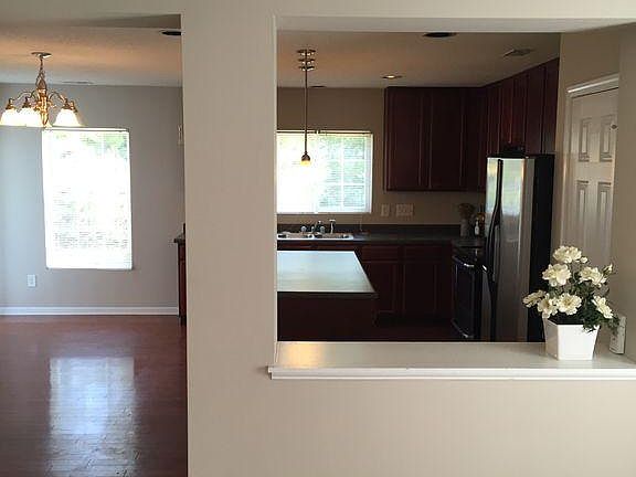 4th image of 502 Knightwood Dr