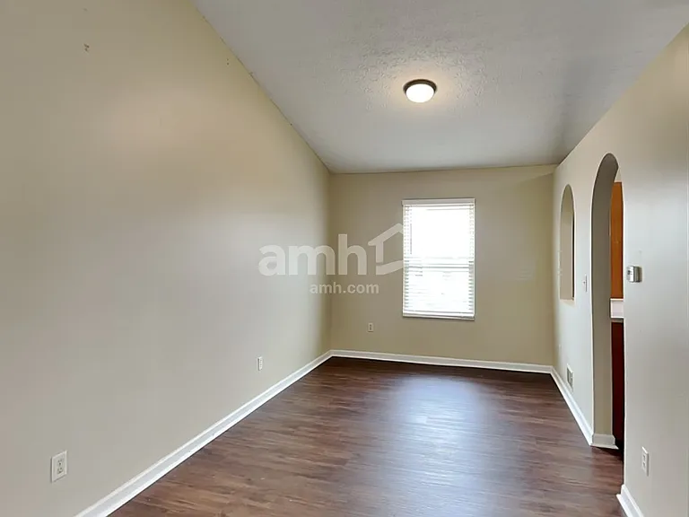 375 Thompson St — Photo 9