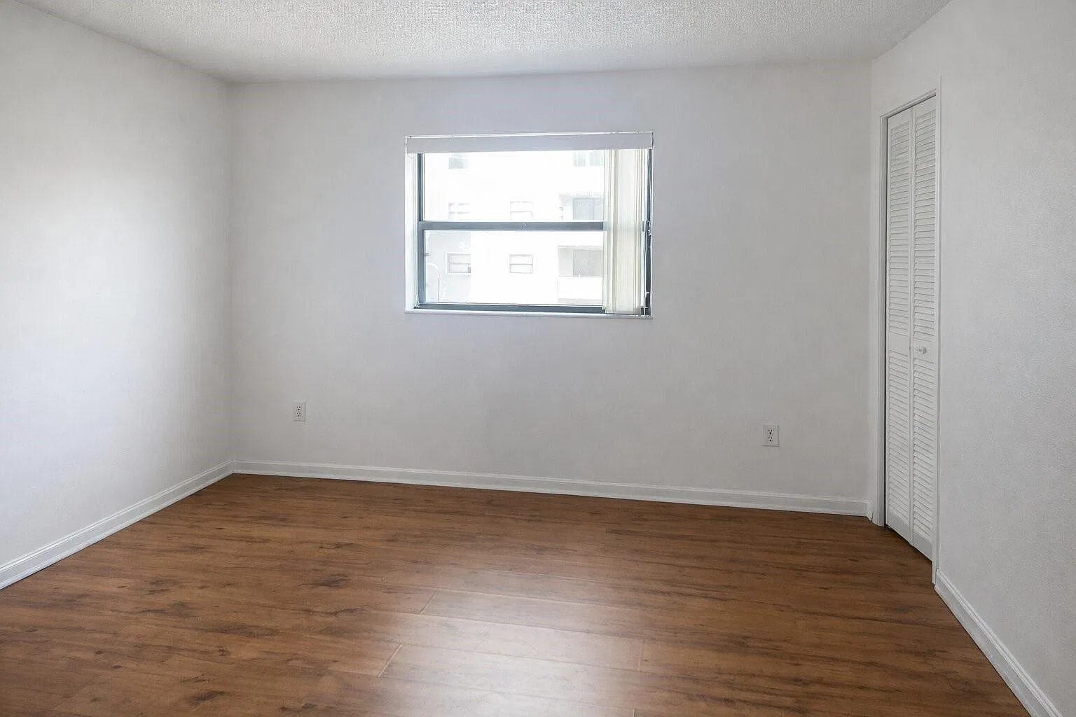 2 bed, 870 sqft, $2,050 — Photo 3