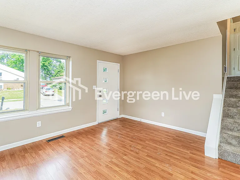 7732 Ravenswood Dr — Photo 3