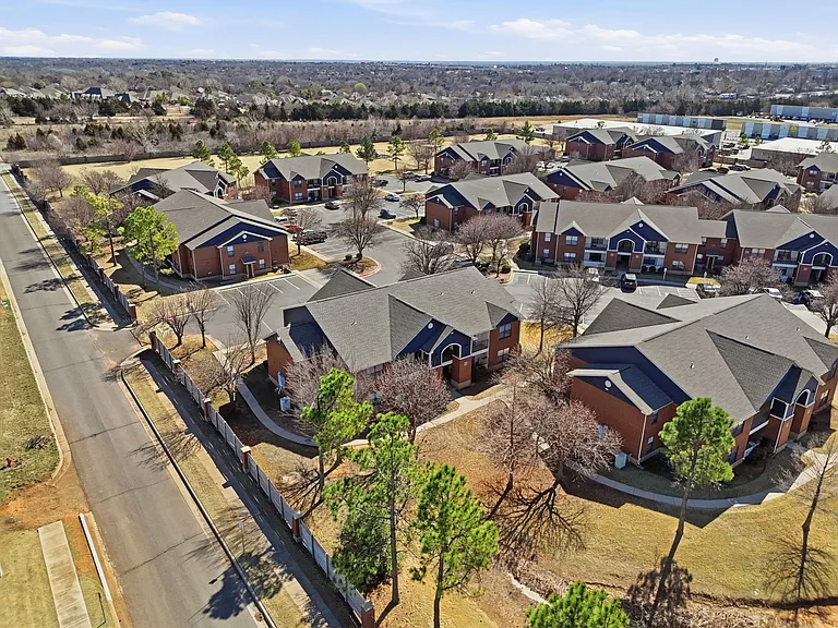 Edmond at Twenty500 Apartments — Photo 29
